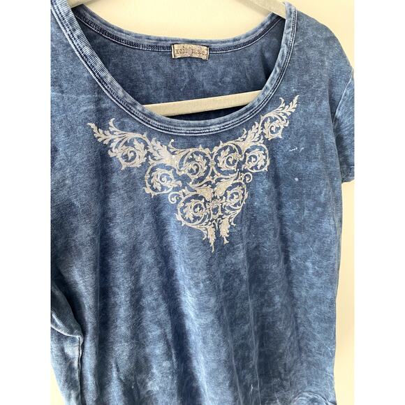 Y2K Acid Wash Blue Cotton Grunge Tee with Graphic Design and Rhinestones - Picture 6 of 7